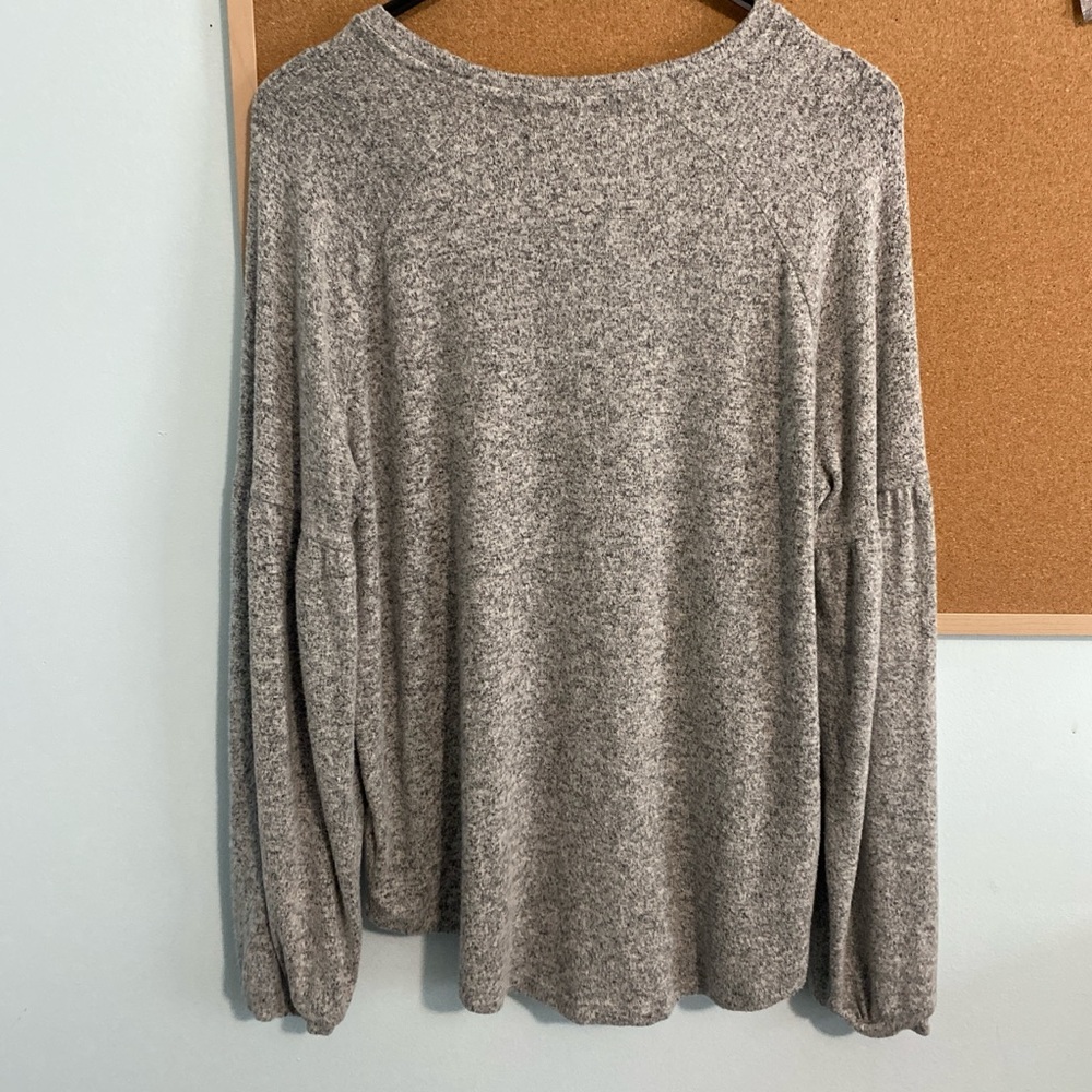 Old Navy Heathered Gray Women's Sweatshirt - Picture 2 of 3
